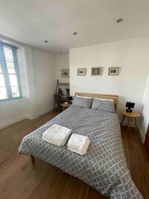 Abergavenny Center 2-Bed Flat 아파트 외부 사진