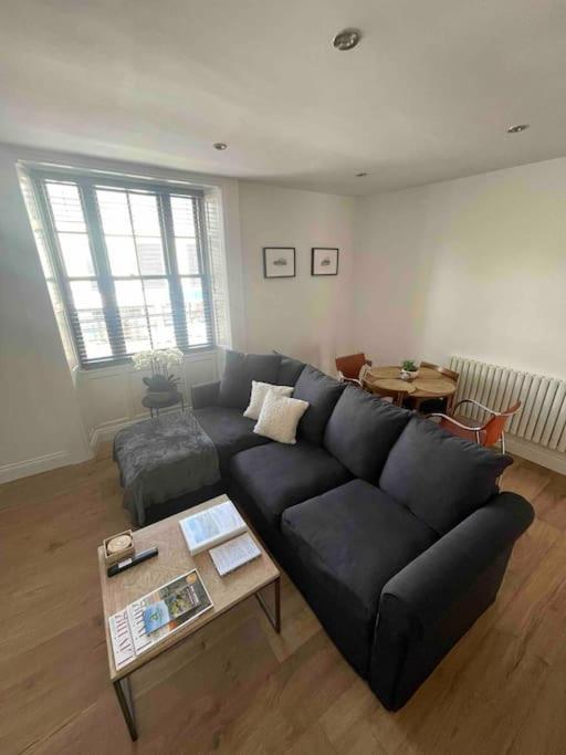 Abergavenny Center 2-Bed Flat 아파트 외부 사진