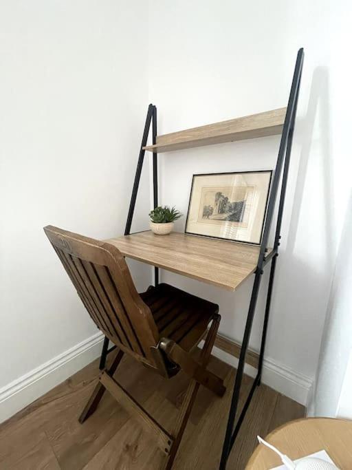 Abergavenny Center 2-Bed Flat 아파트 외부 사진