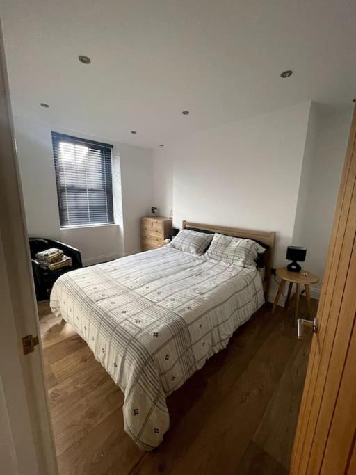 Abergavenny Center 2-Bed Flat 아파트 외부 사진