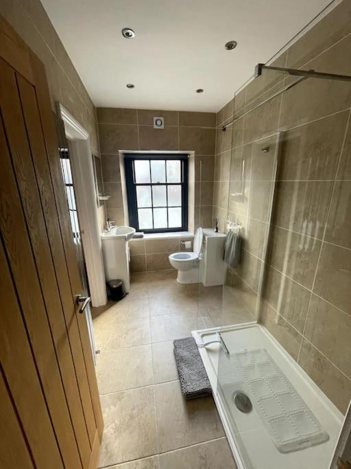 Abergavenny Center 2-Bed Flat 아파트 외부 사진