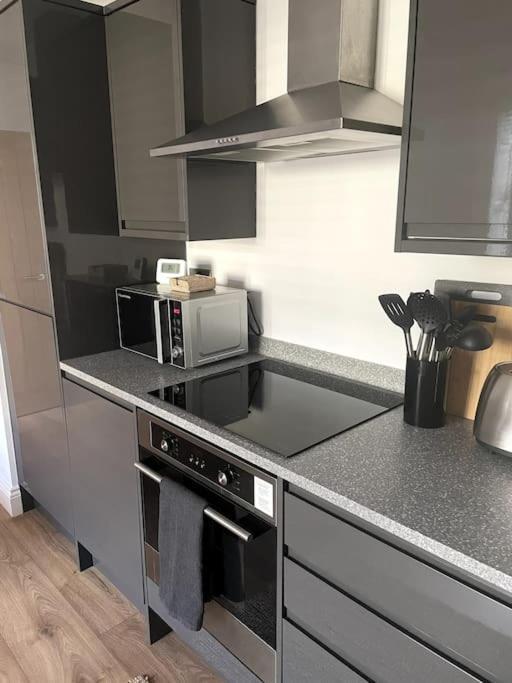 Abergavenny Center 2-Bed Flat 아파트 외부 사진